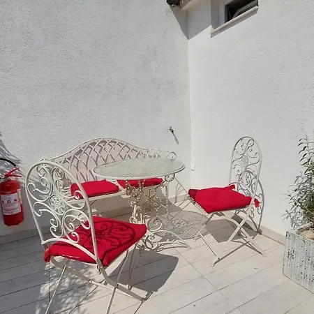 Piranum Guesthouse With Terrace-2